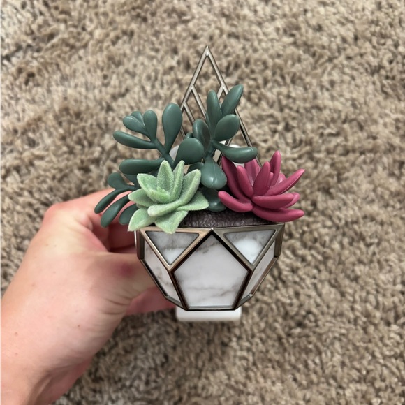 Decorative Bath and Body Works Wallflower Plug in’s - Picture 1 of 4